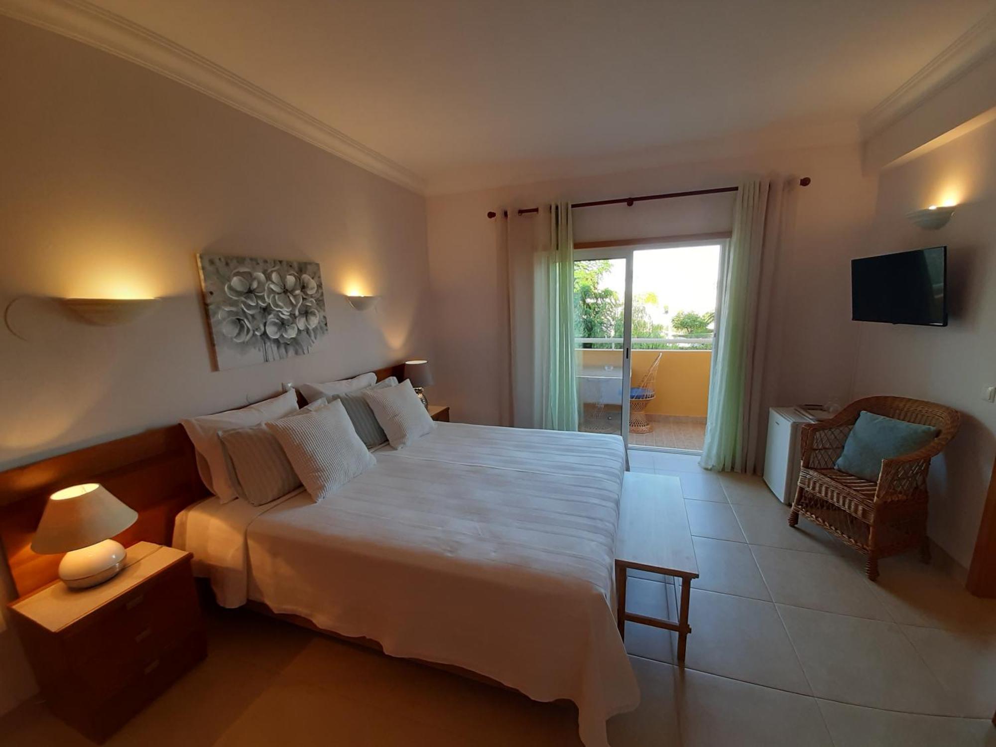 Lucie Lime Guesthouse Praia Da Luz Екстер'єр фото